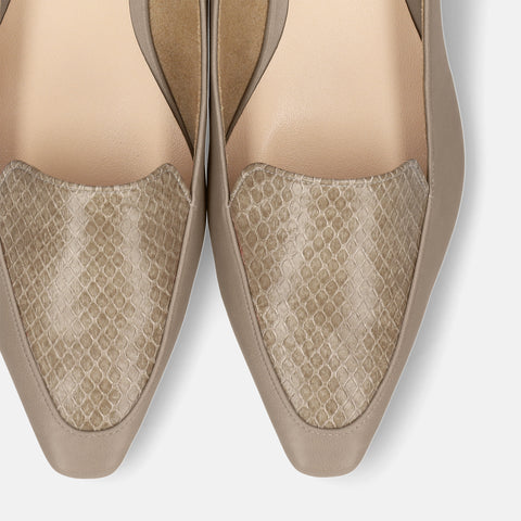 予約：2026SS：スクエアトゥ 甲深ローファー（2009）グレージュ/C/mamian（マミアン）