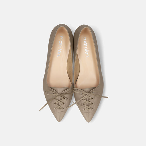 予約：2026SS：レースアップデザイン フラットシューズ（m17047）グレージュ/mamian（マミアン）